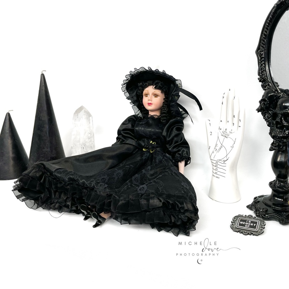 Widow Darkness Come Play With Us Doll Purse - Picture 6 of 6